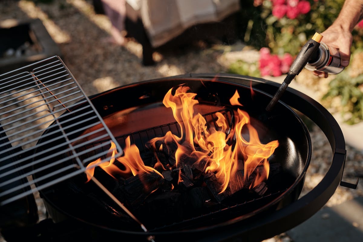 Découvrez les accessoires indispensables pour réussir vos grillades au barbecue !