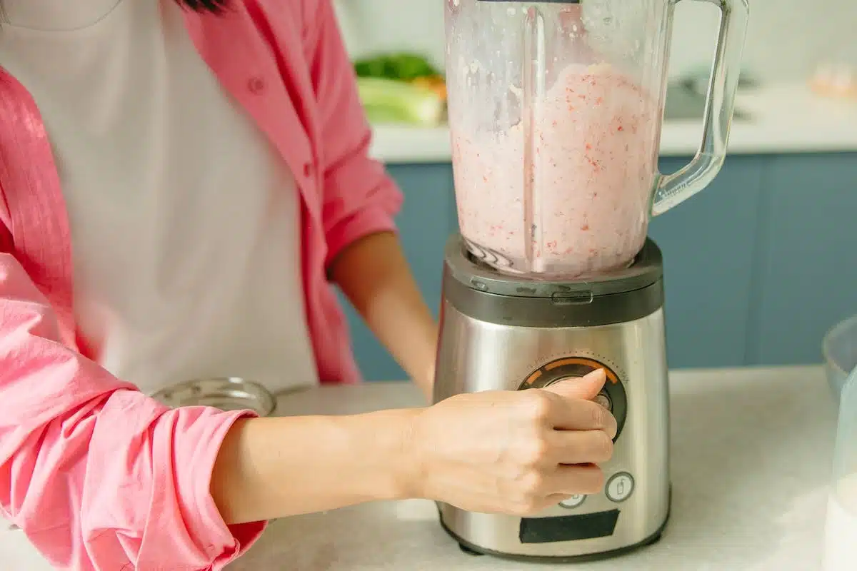 Les conseils incontournables pour choisir le blender idéal pour des smoothies et des soupes parfaits