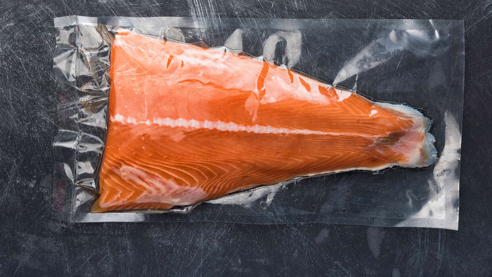 Comment faire la conservation du poisson cru sous vide