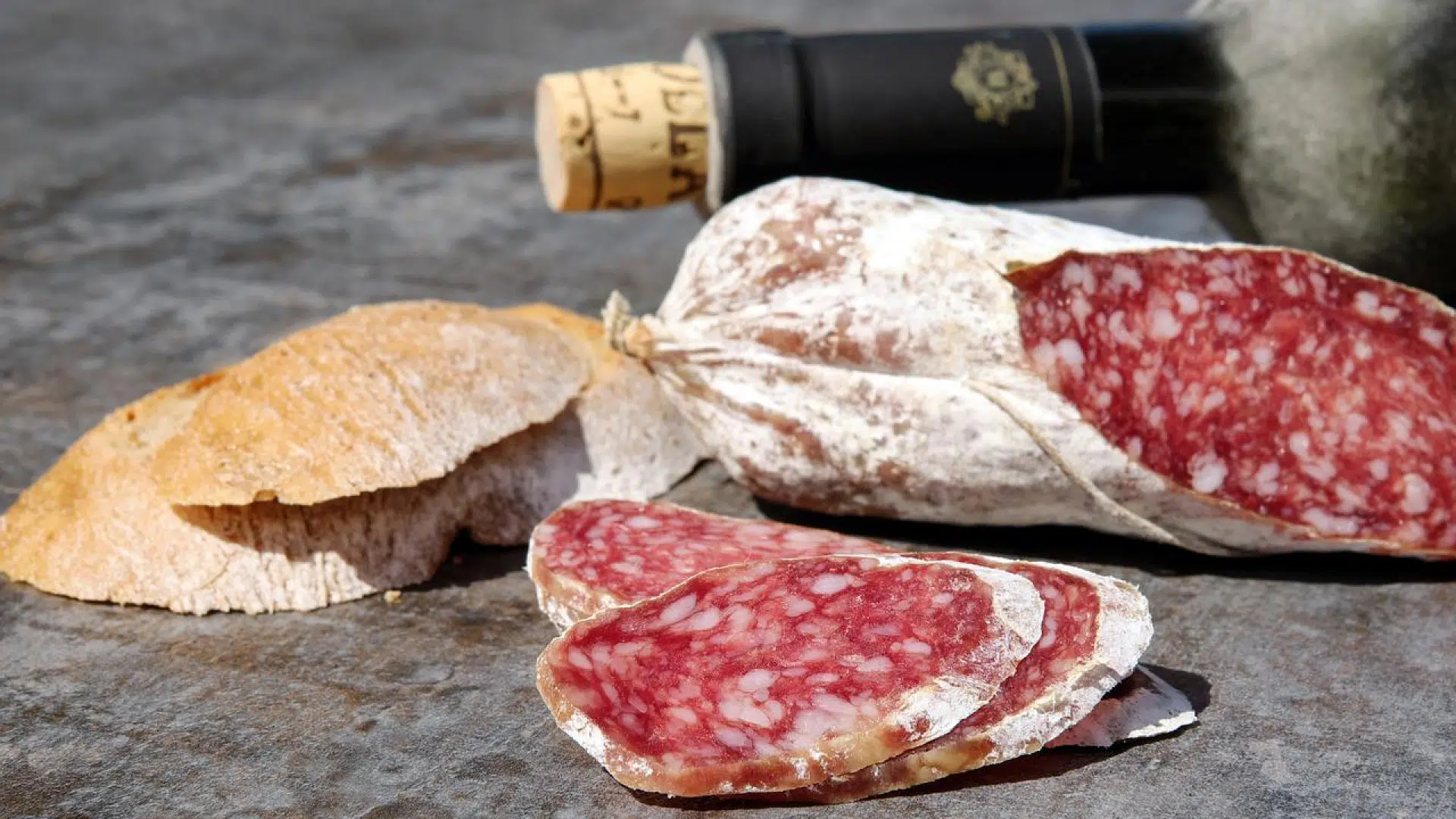 De délicieux saucissons italiens pour votre apéro