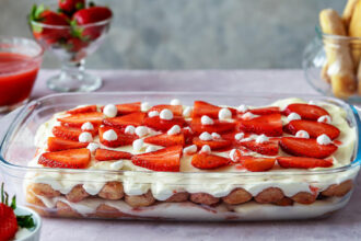 Tiramisu express aux fraises : la solution idéale pour un dessert réussi